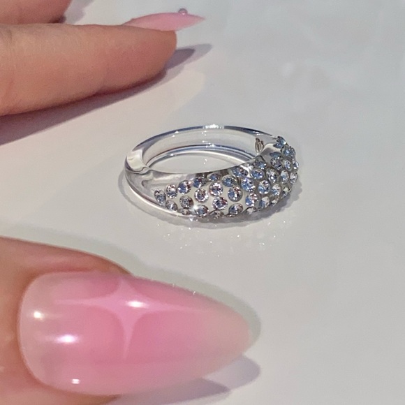 Clear acrylic crystal Lucite ring made with Swarovski crystals - Picture 6 of 12